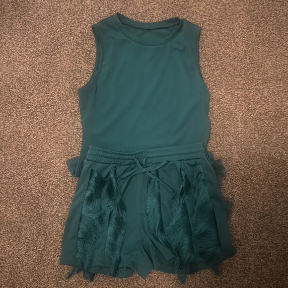 Two piece set - Picture 3 of 3